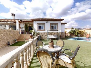 Villa avec piscine à vendre à El Romeral - Peñón de Zapata