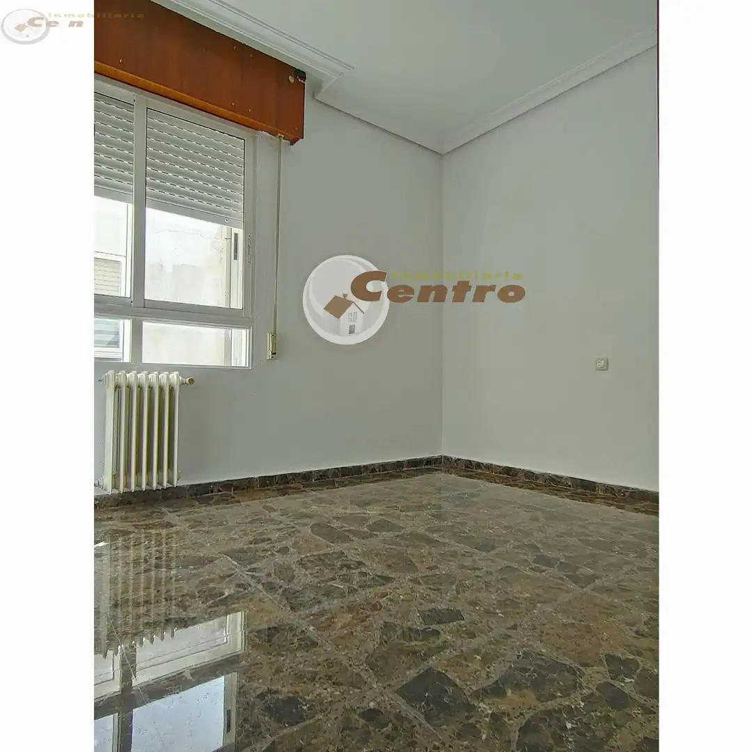 Piso en venta en Albacete con Calefacción, Terraza y Trastero