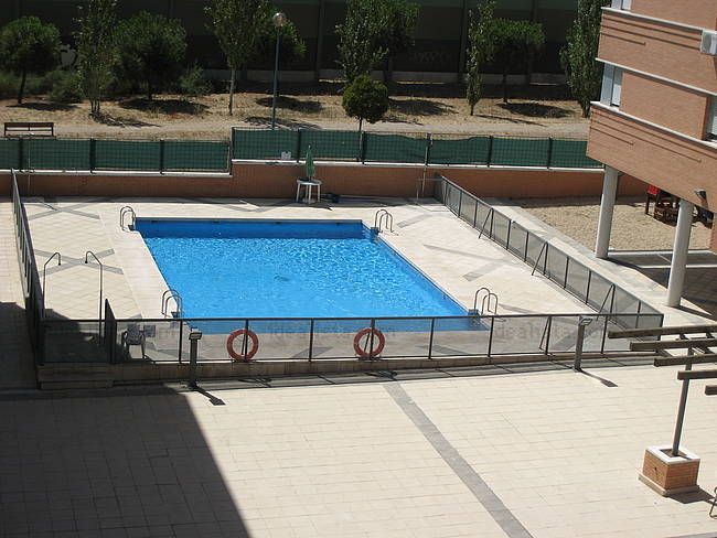 Swimming pool of Flat to rent in Getafe  with Air Conditioner, Heating and Parquet flooring
