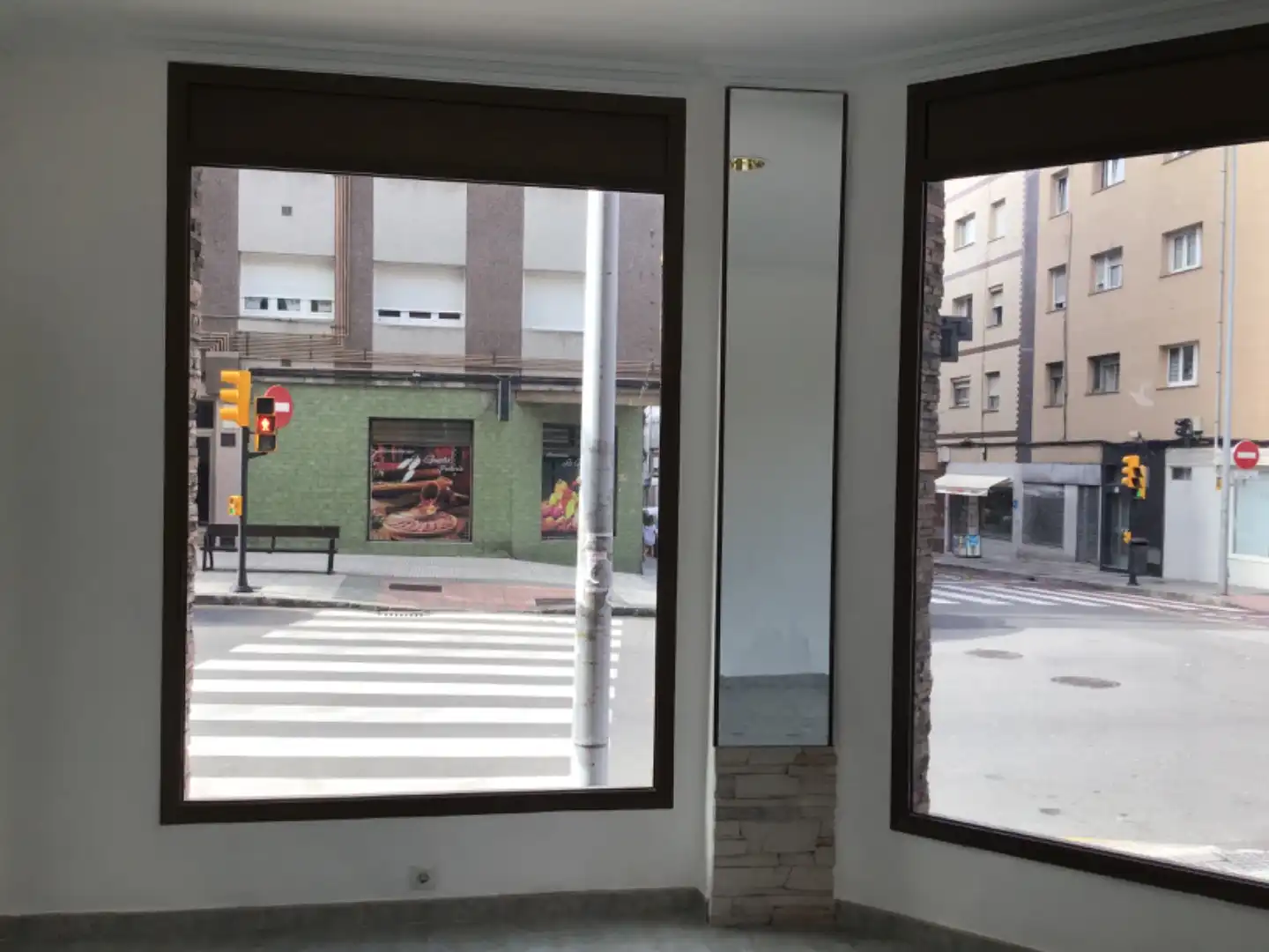 Vista exterior de Local de alquiler en Gijón 