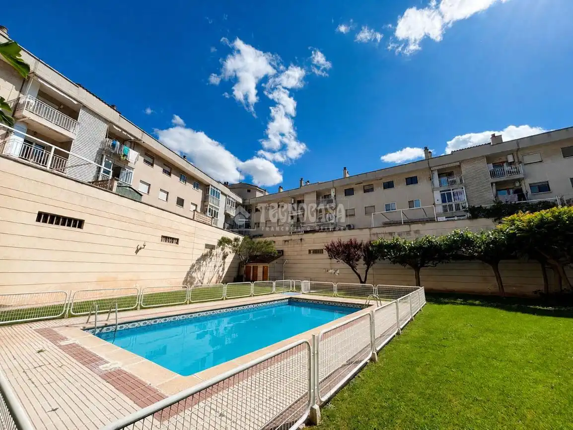Außenansicht von Wohnung zum Verkauf in Utebo mit Abstellraum, Balkon und Gemeinschaftspool