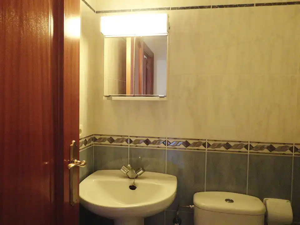 Baño de Casa adosada en venta en Riocavado de la Sierra