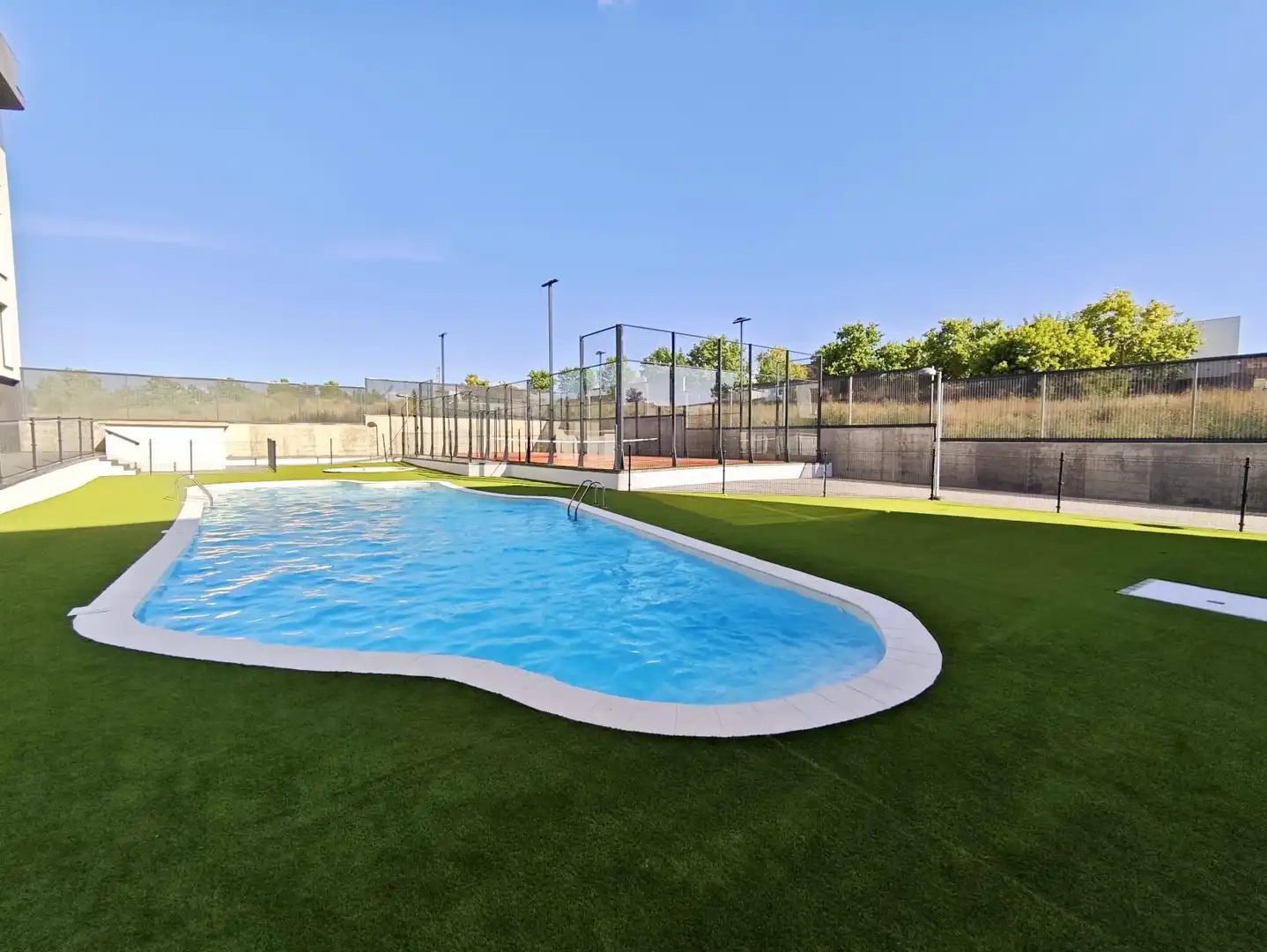 Swimming pool of Attic for sale in Mérida  with Air Conditioner, Heating and Storage room