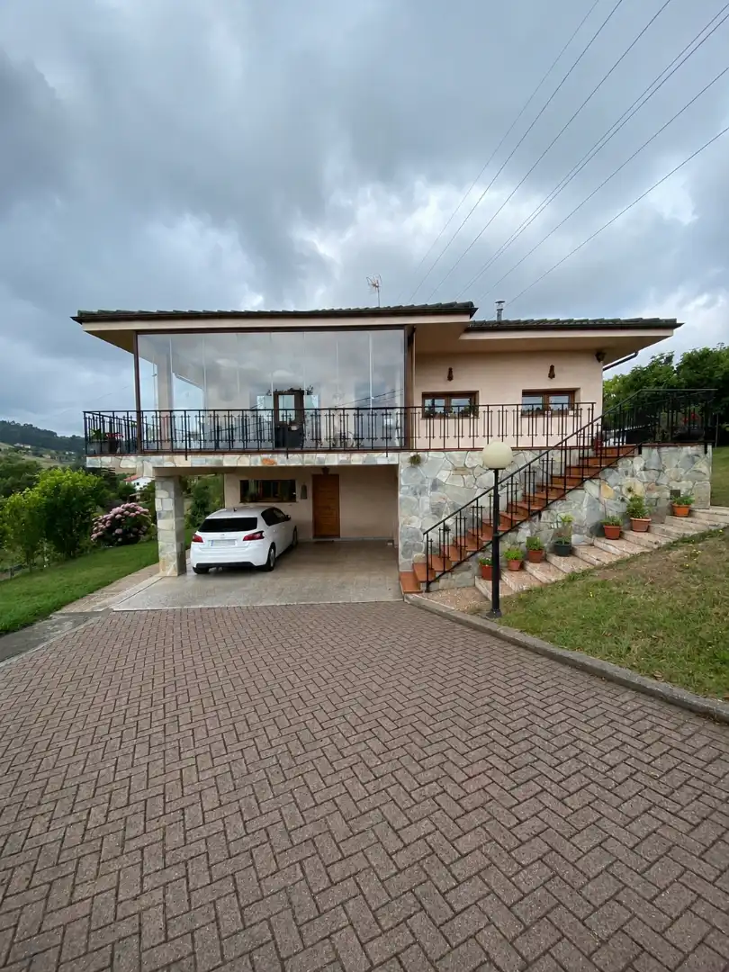 Vista exterior de Casa o chalet en venta en Gijón  con Calefacción, Jardín privado y Parquet