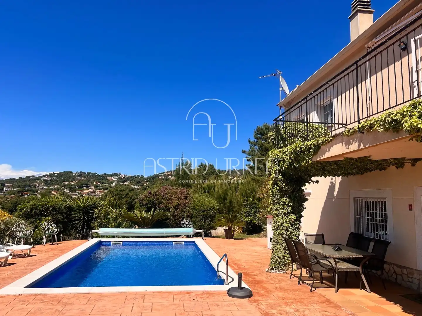 Casa amb piscina en venda a Carrer Òrbita 3, imagen 3