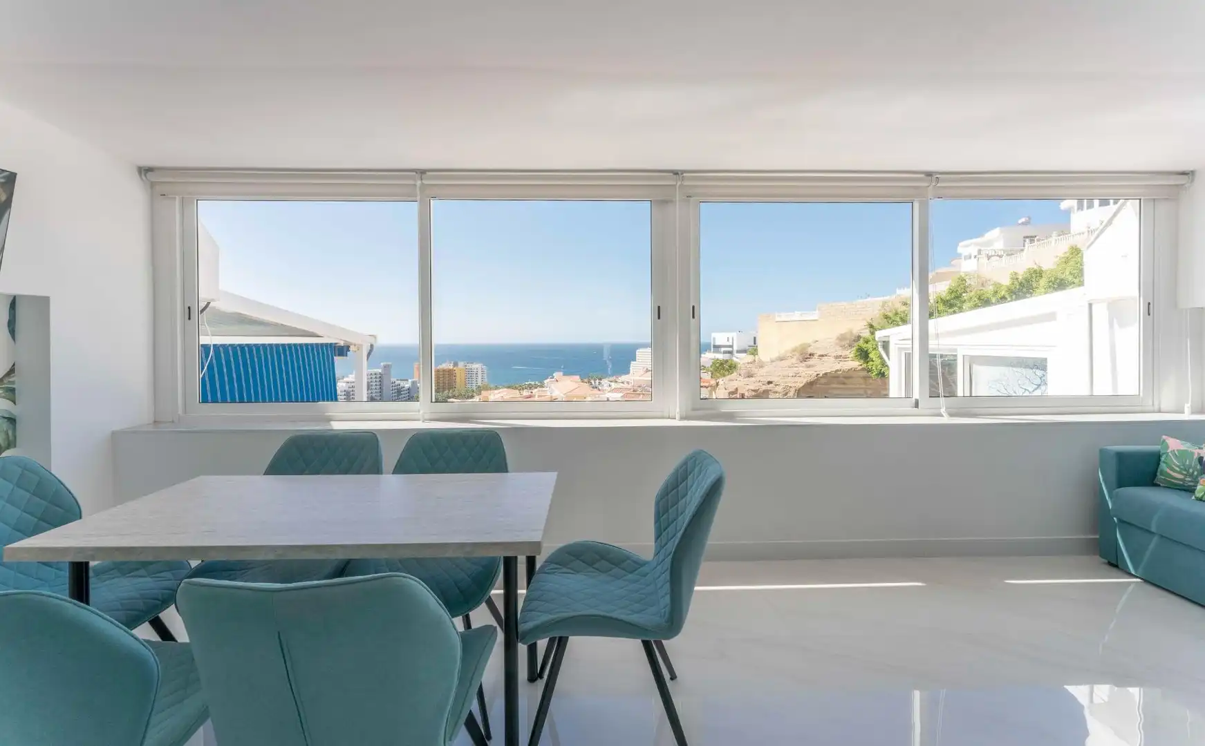 Menjador de Apartament en venda en Adeje amb Aire condicionat, Terrassa i Moblat