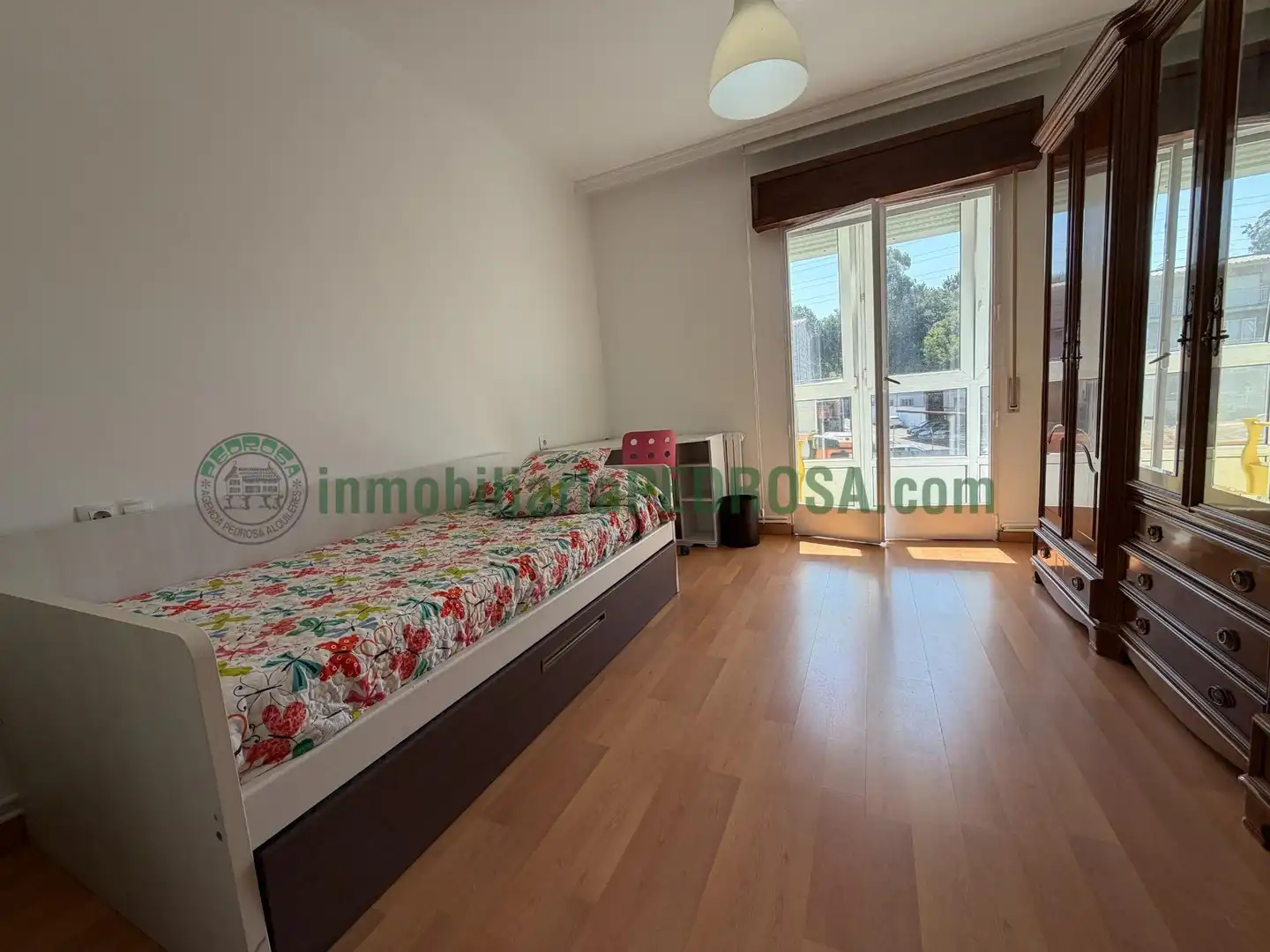 Habitación de Piso de alquiler en Pontevedra Capital  con Calefacción, Amueblado y Balcón