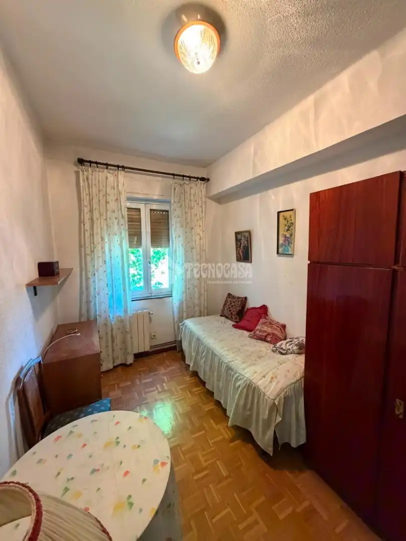 Bedroom of Flat for sale in Madrid