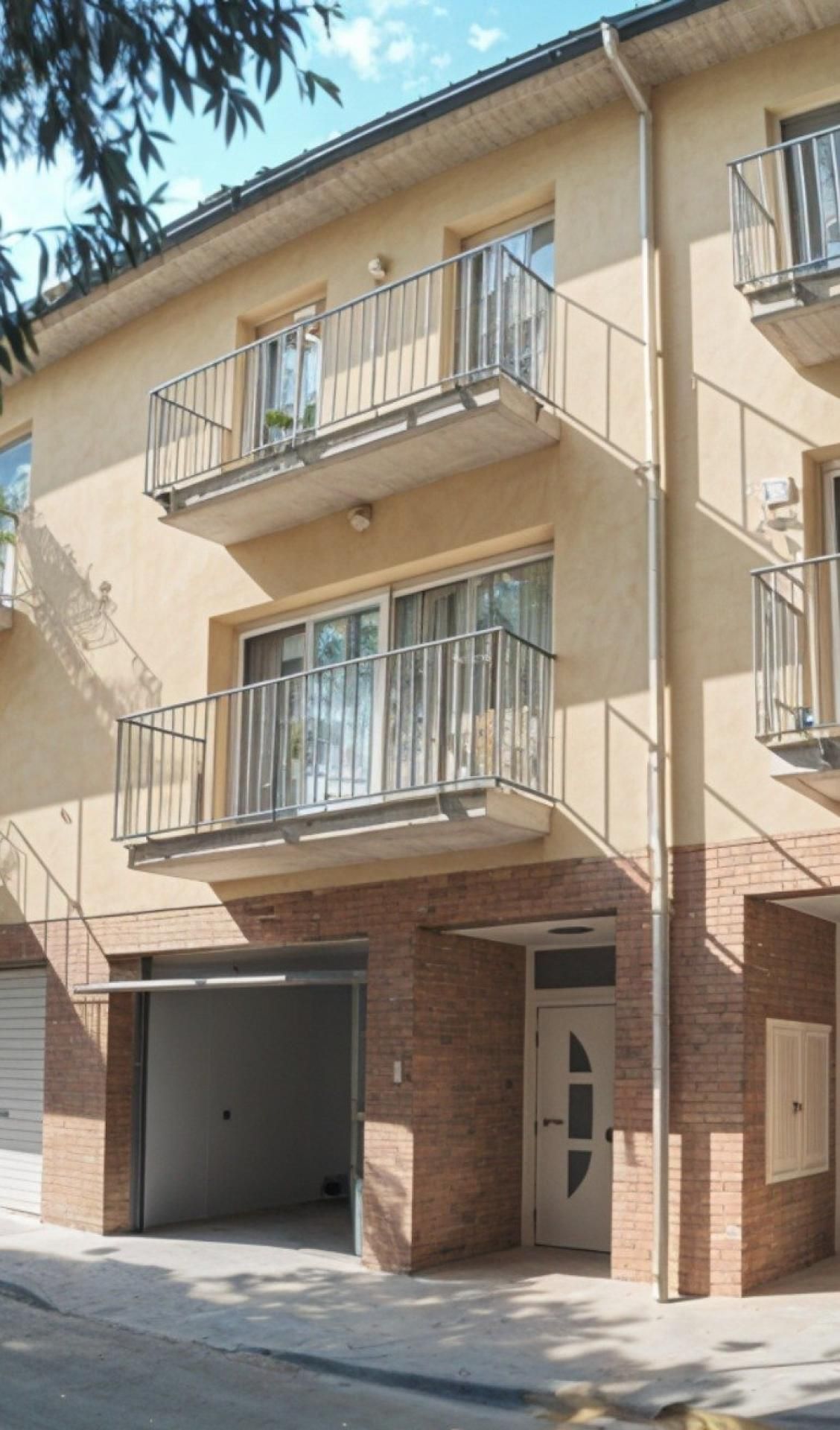 Terrassa de Casa adosada en venda en Campdevànol amb Calefacció