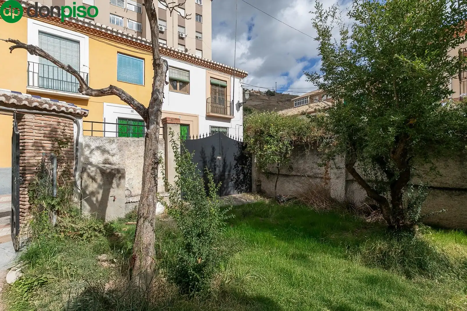 Exterior view of Houses for sale in Granada  with Private garden, Terrace and Storage room