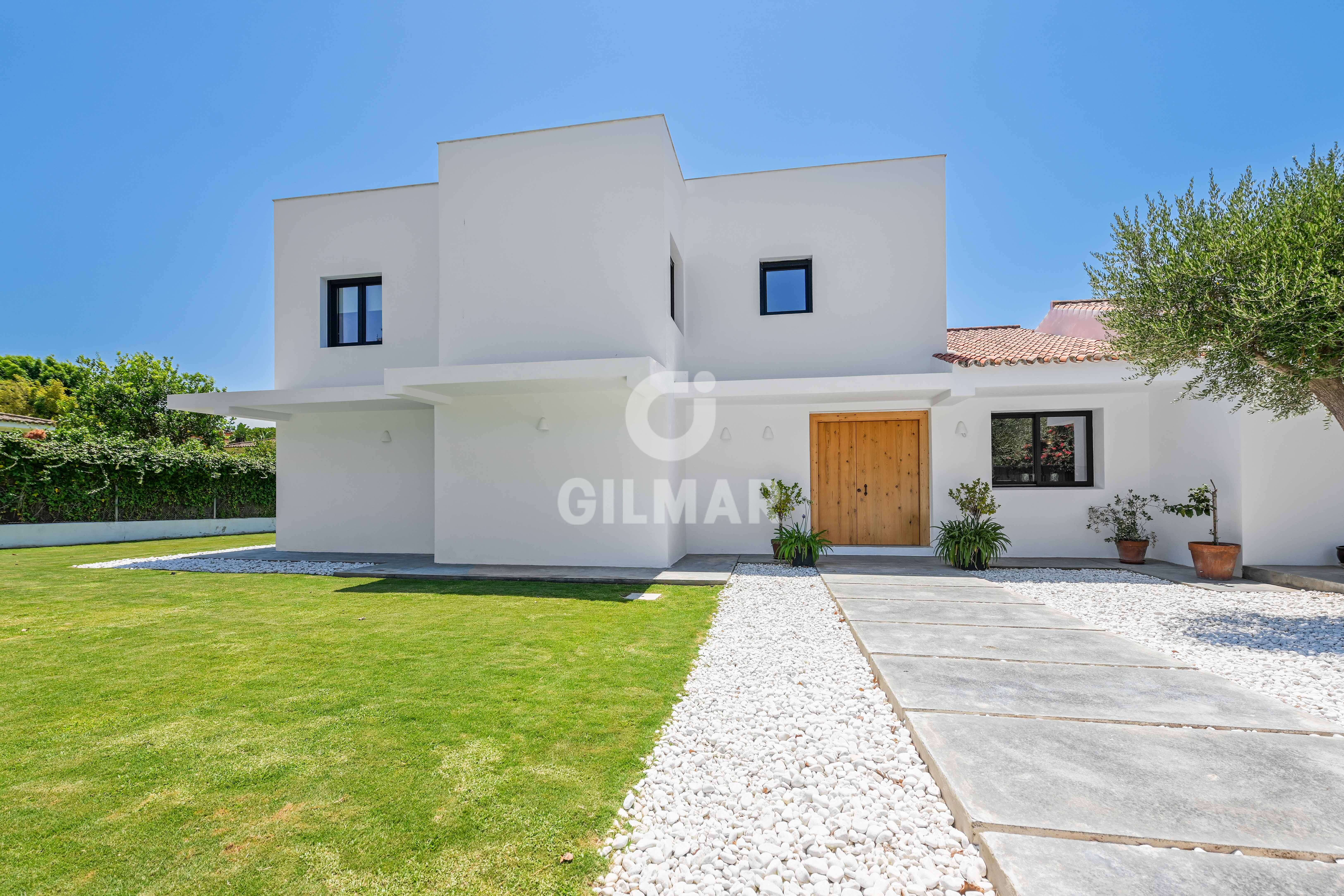Vista exterior de Casa o xalet en venda en El Puerto de Santa María amb Calefacció, Jardí privat i Piscina
