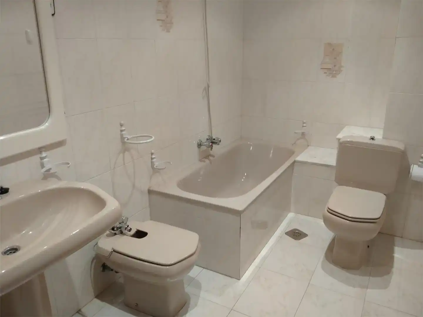 Bathroom of Flat for rent in Melide, A Coruña