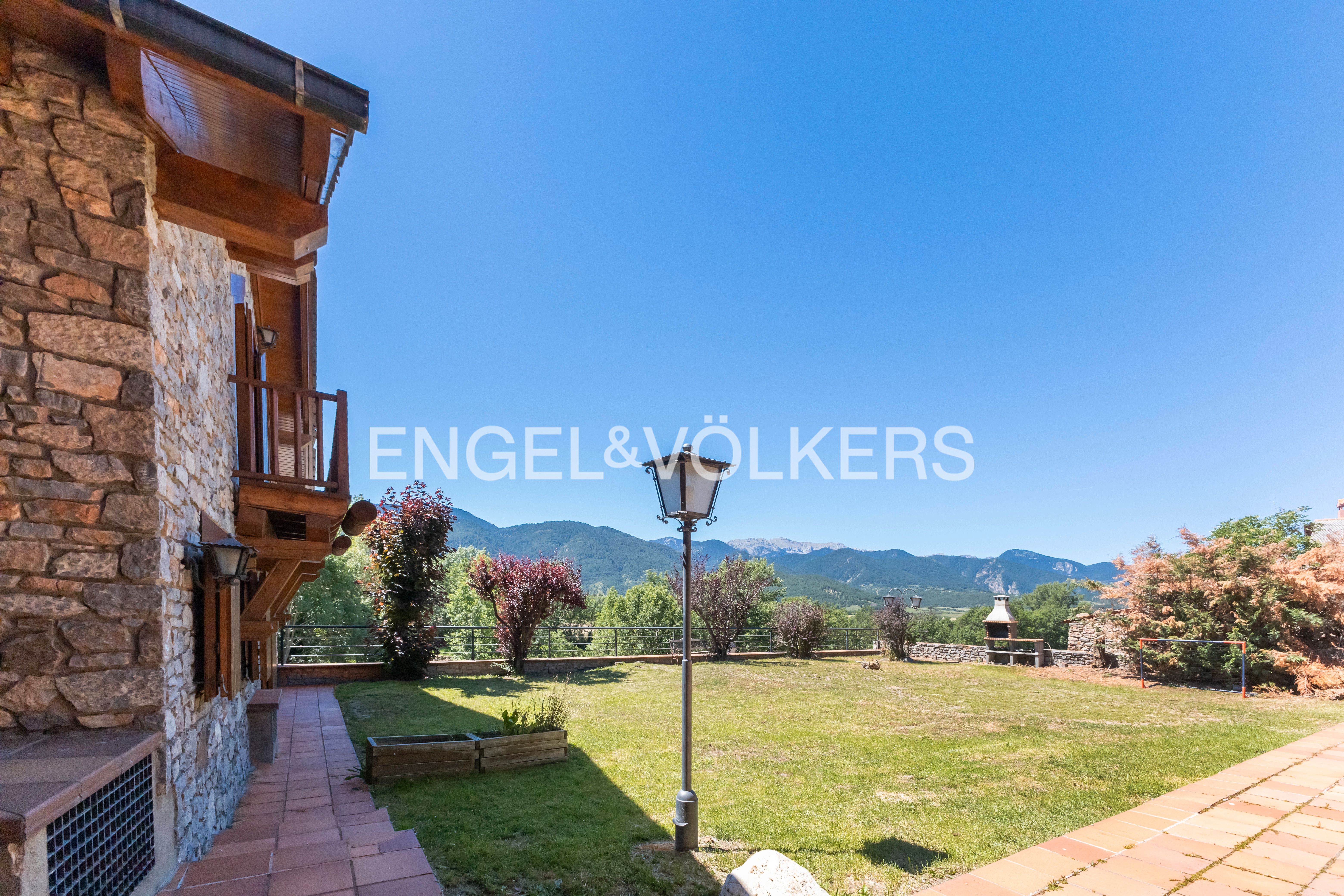 Exterior view of House or chalet for sale in Bellver de Cerdanya  with Heating, Parquet flooring and Storage room