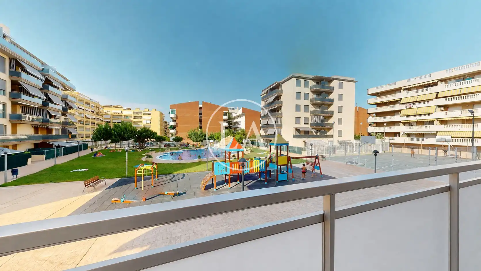 Mini appartamento con piscina in vendita a Carrer d'Amadeu Vives 10, imagen 10