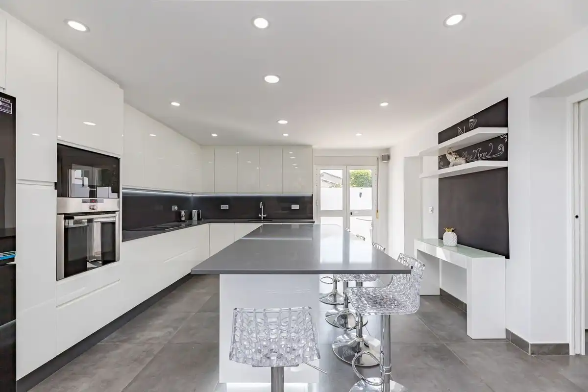Chalet con piscina en venta en Estepona Pueblo, imagen 30