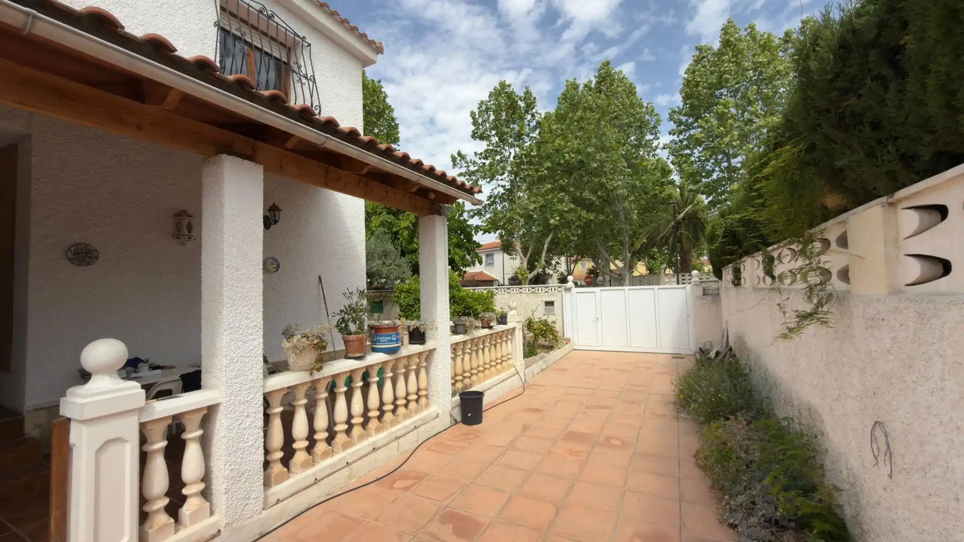 Exterior view of Detached homes for sale in San Vicente del Raspeig / Sant Vicent del Raspeig  with Storage room and Balcony