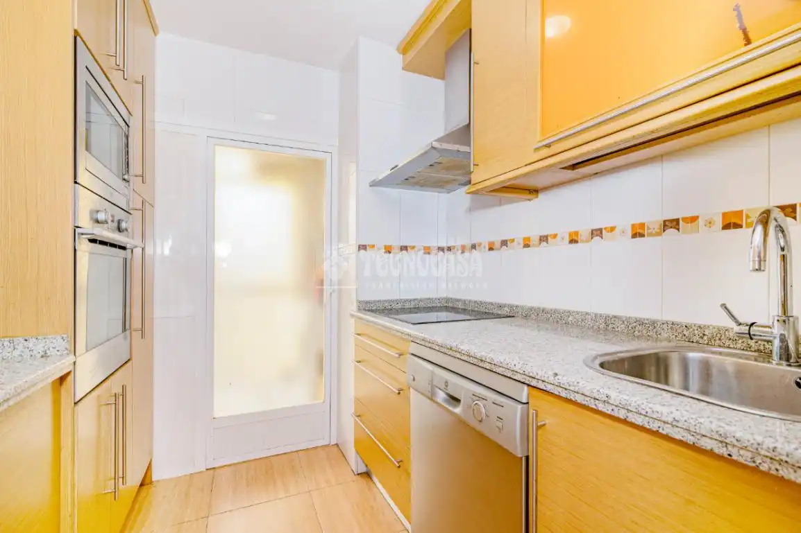 Kitchen of Flat for sale in Granada