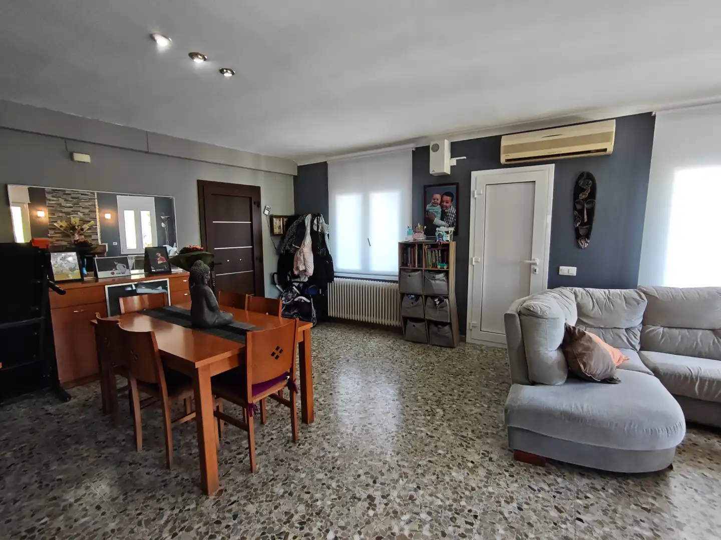 Living room of Flat for sale in L'Escala  with Air Conditioner, Heating and Parquet flooring