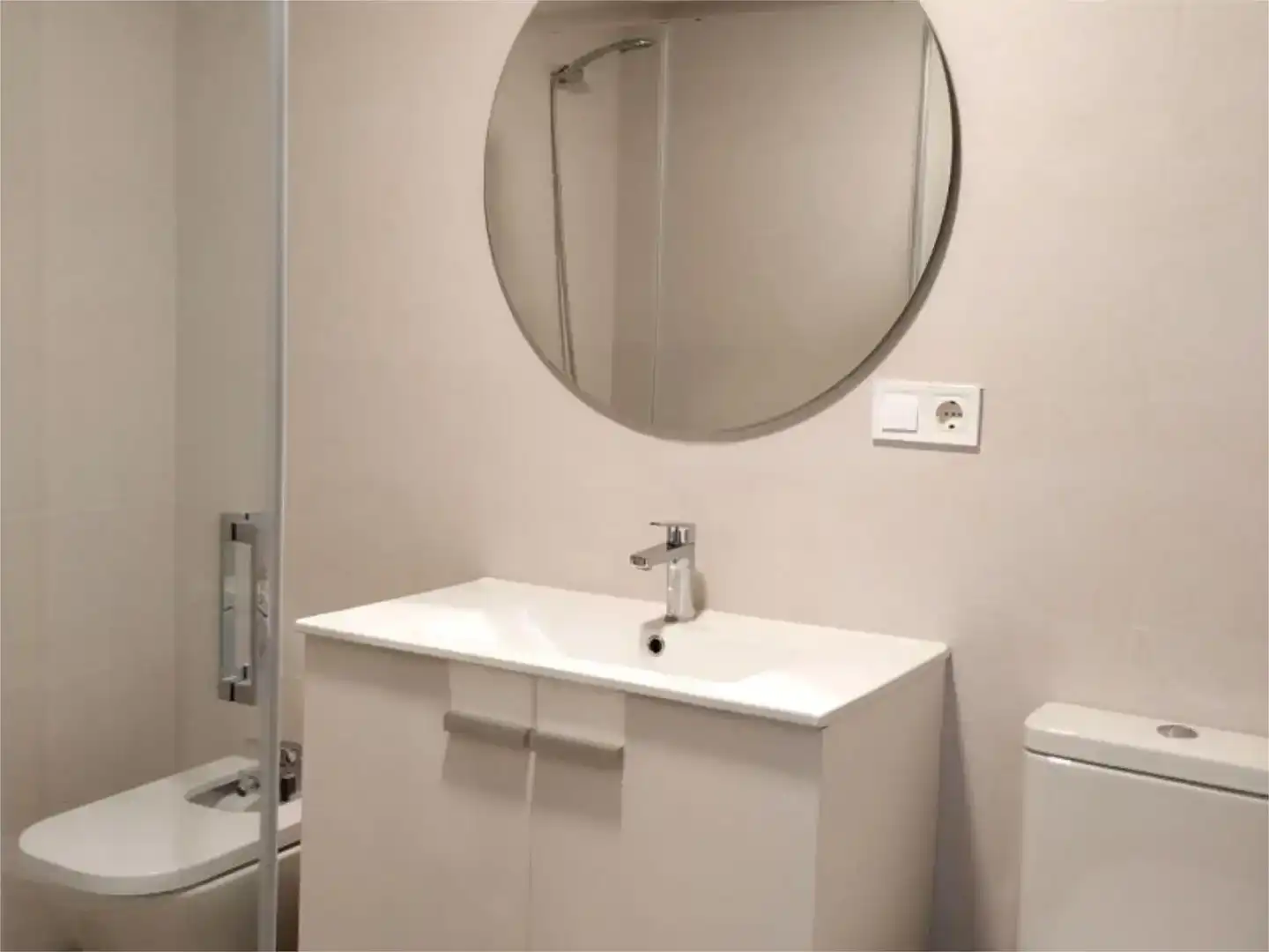 Bathroom of Flat for rent in  Valencia Capital  with Air Conditioner