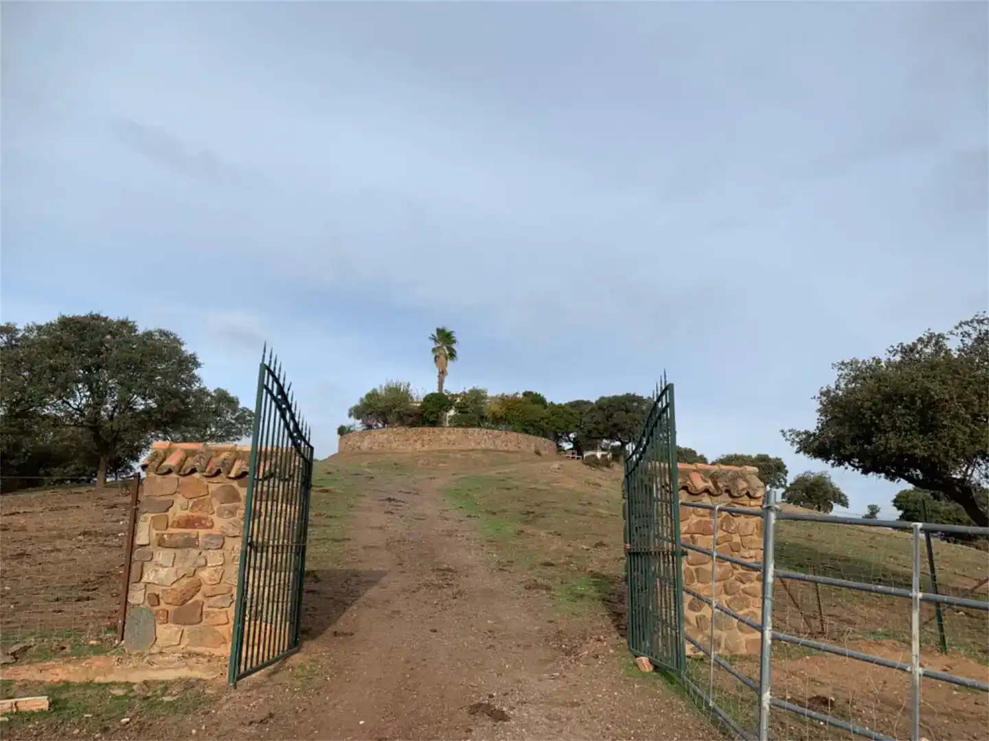 Country homes for sale in Garbayuela  with Private garden, Storage room and Swimming Pool