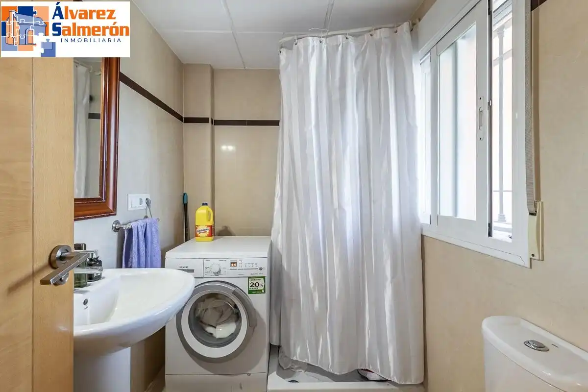 Baño de Casa adosada en venta en Huétor Vega con Aire acondicionado, Terraza y Trastero