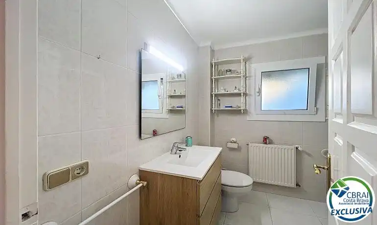 Bany de Apartament en venda en Roses amb Calefacció