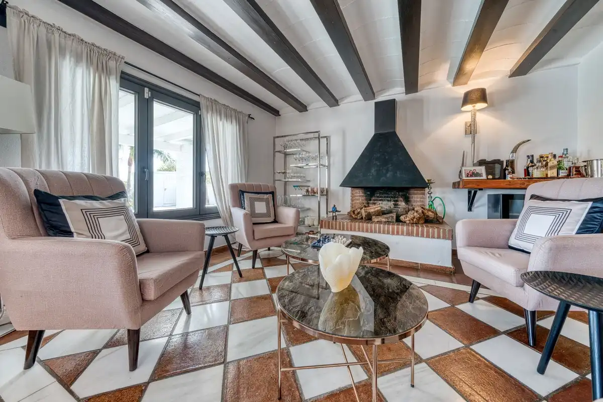 Sala d'estar de Casa o xalet en venda en Casares amb Aire condicionat, Jardí privat i Terrassa