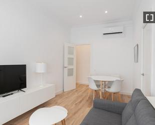 Sala d'estar de Pis de lloguer en L'Hospitalet de Llobregat amb Aire condicionat, Calefacció i Moblat