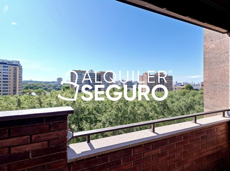 Vista exterior de Pis de lloguer en  Madrid Capital amb Calefacció i Terrassa