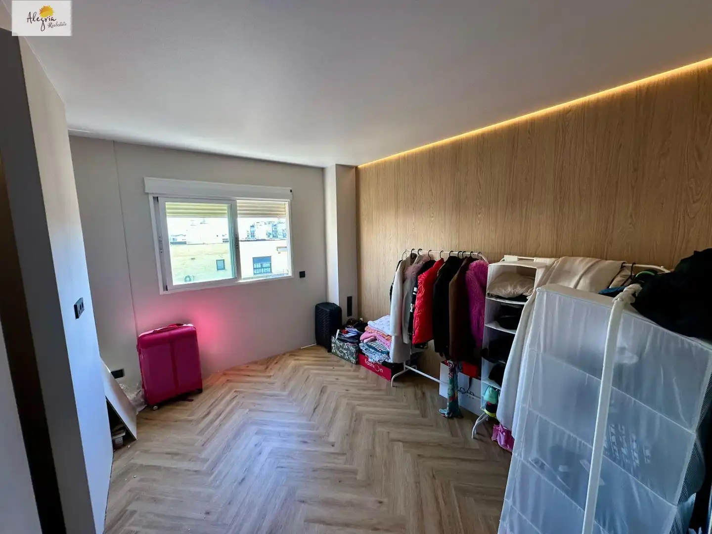 Habitación de Apartamento en venta en Paterna con Aire acondicionado, Calefacción y Jardín privado
