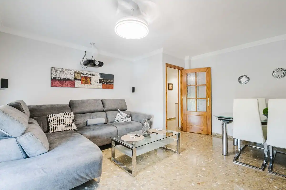 Sala d'estar de Casa adosada en venda en Marbella amb Calefacció, Terrassa i Balcó