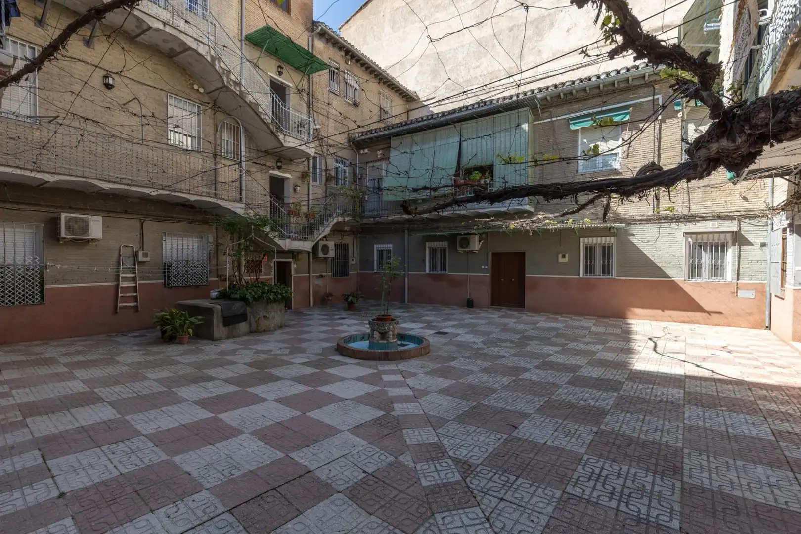 Exterior view of Flat for sale in Granada  with Air Conditioner, Heating and Storage room