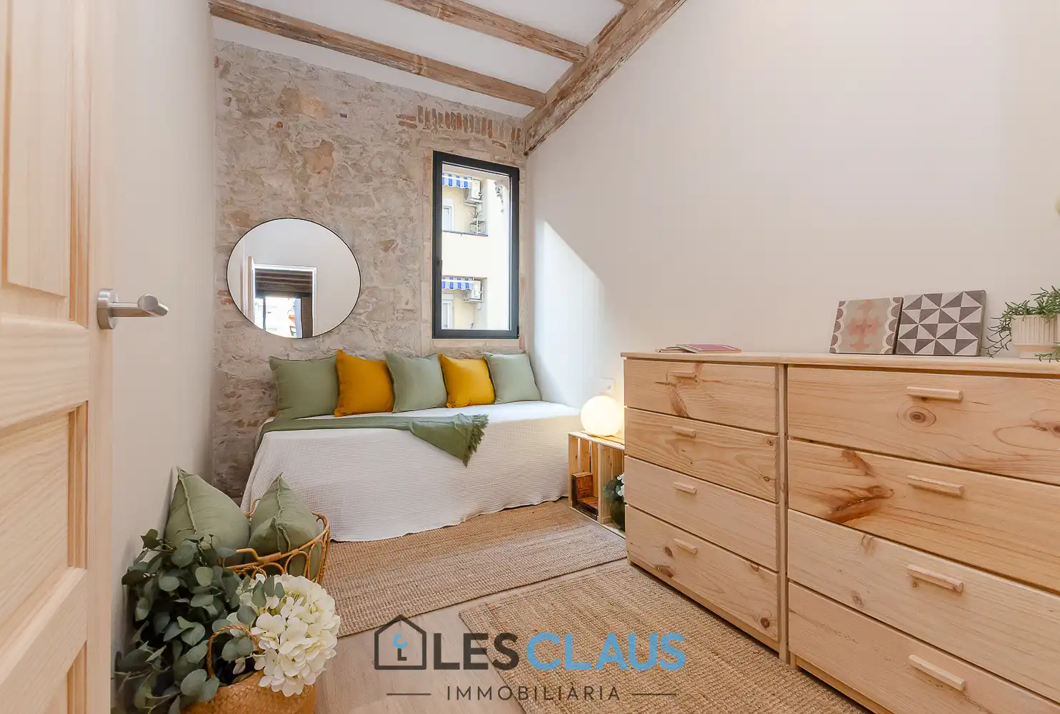Schlafzimmer von Dachboden zum Verkauf in Barcelona mit Klimaanlage, Heizung und Parkett