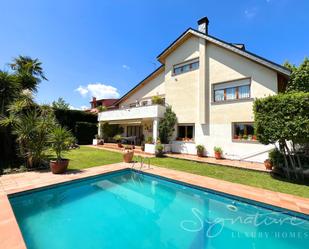 Exterior view of House or chalet for sale in Sant Cugat del Vallès  with Air Conditioner and Swimming Pool