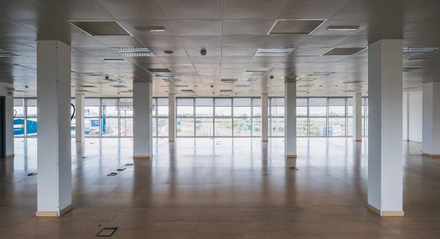 Oficina en Alquiler en Avinguda les Garrigues en Sant Cosme -La Granja