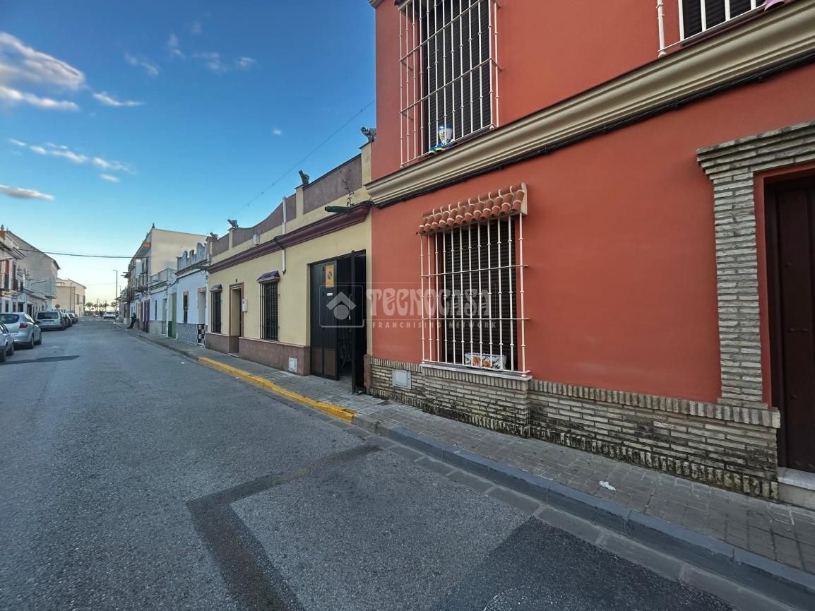 Vista exterior de Casa o xalet en venda en Brenes amb Aire condicionat i Calefacció