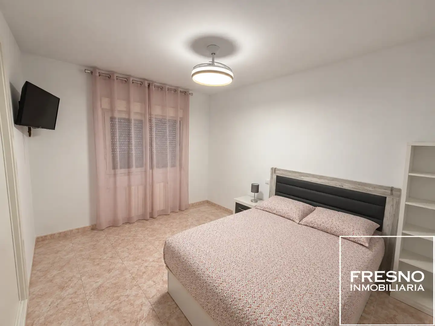 Habitación de Casa adosada en venta en Valdepiélagos con Calefacción, Jardín privado y Terraza