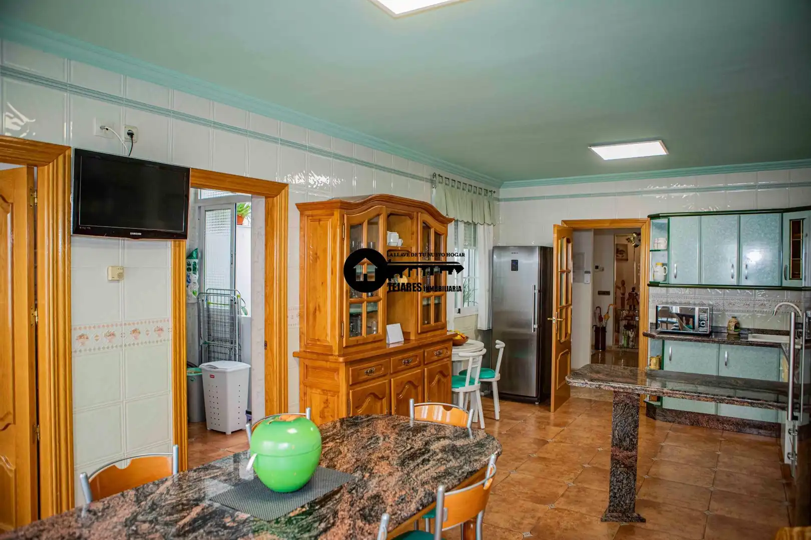 Kitchen of Buildings for sale in San Pablo