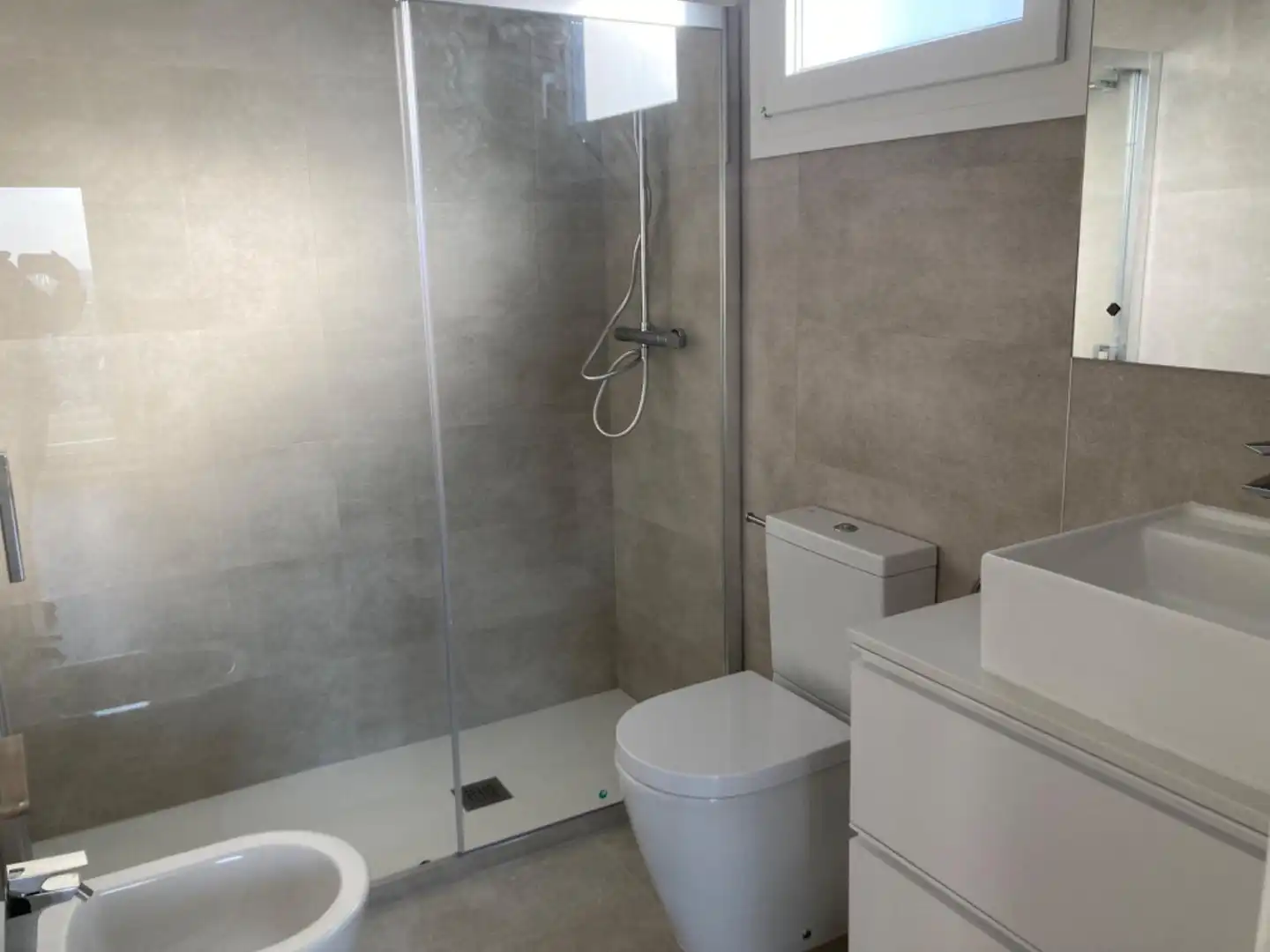 Flat for rent in Poniente-Norte - Miralbaida - Parque Azahara