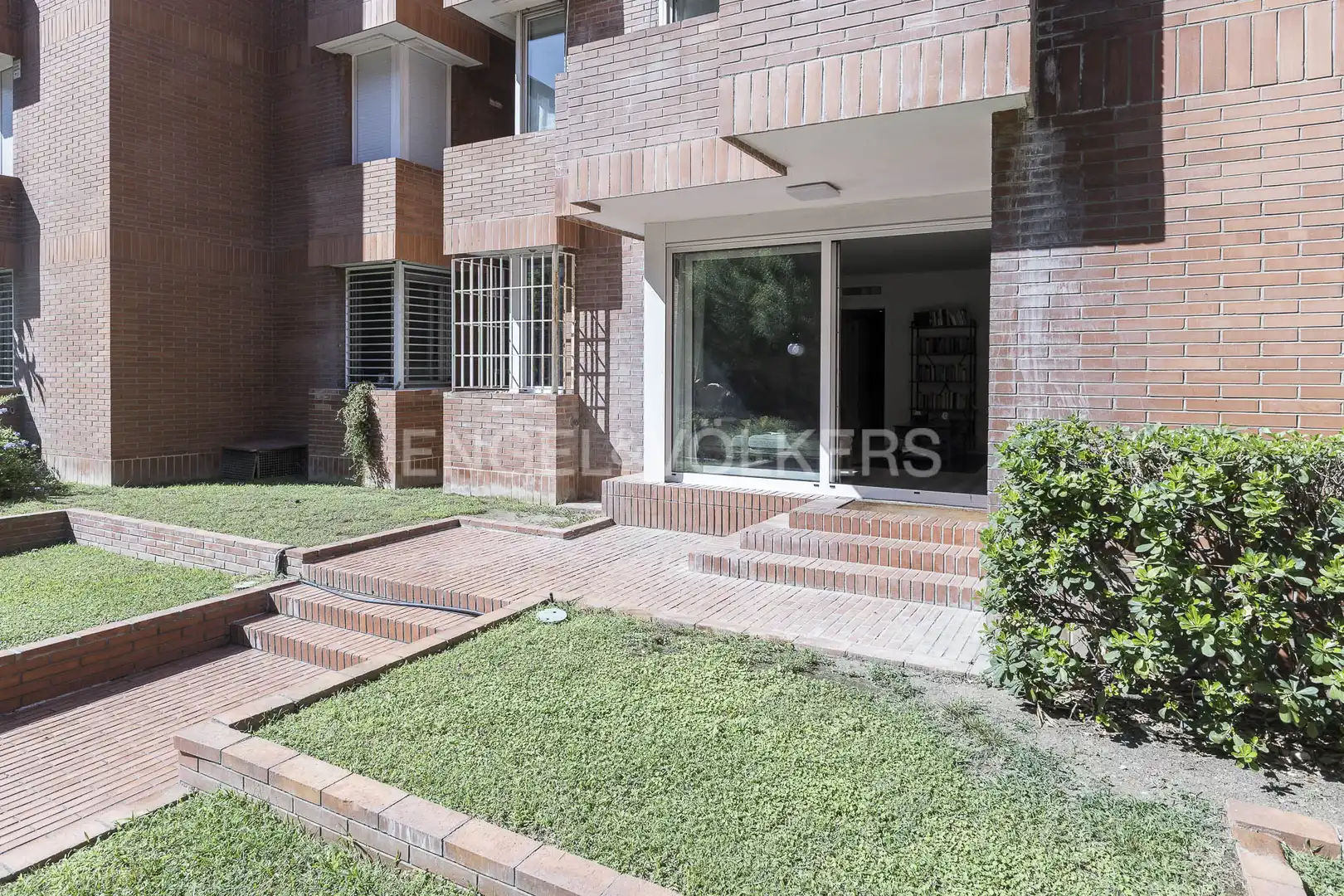 Vista exterior de Piso en venta en Barcelona con Aire acondicionado, Calefacción y Jardín privado