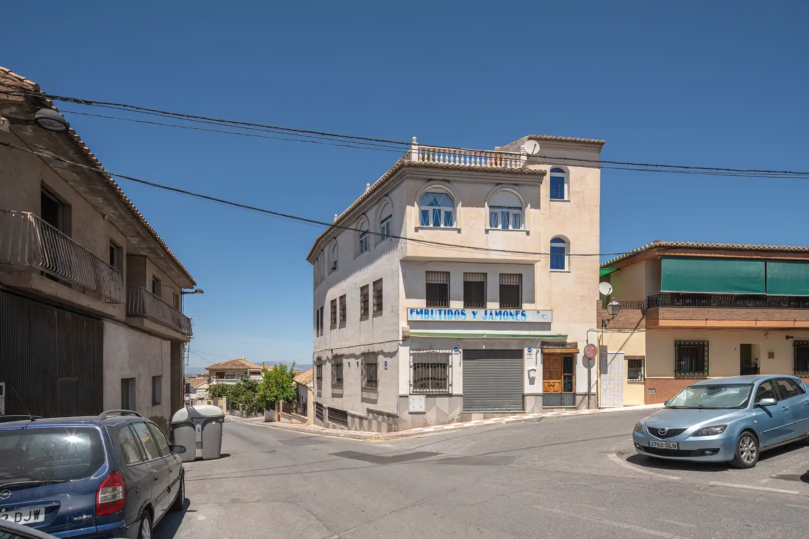 Vista exterior de Casa adosada en venda en La Zubia amb Calefacció, Terrassa i Moblat