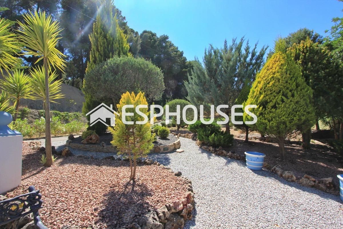 House or chalet for sale in El Castell de Guadalest  with Heating