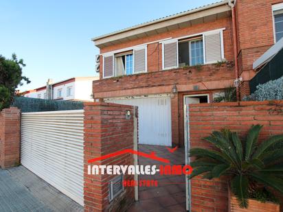 Vista exterior de Casa adosada en venda en Palau-solità i Plegamans amb Aire condicionat, Calefacció i Jardí privat