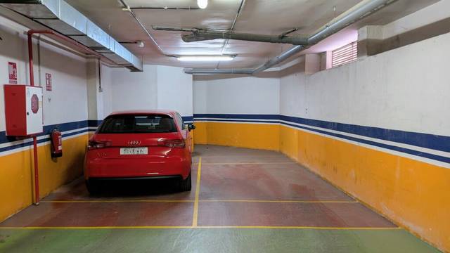 Garaje en Venta en Calle de Pando en Valdeacederas