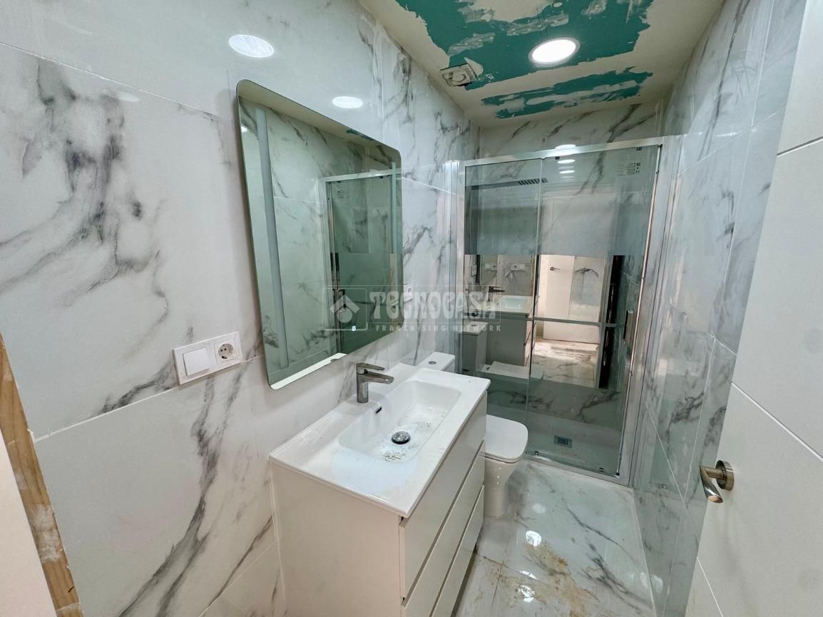 Bany de Casa adosada en venda en Iznalloz