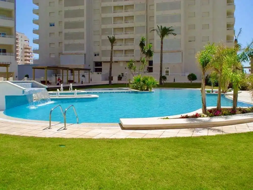 Piscina de Apartamento en venta en Calpe / Calp con Aire acondicionado, Calefacción y Jardín privado
