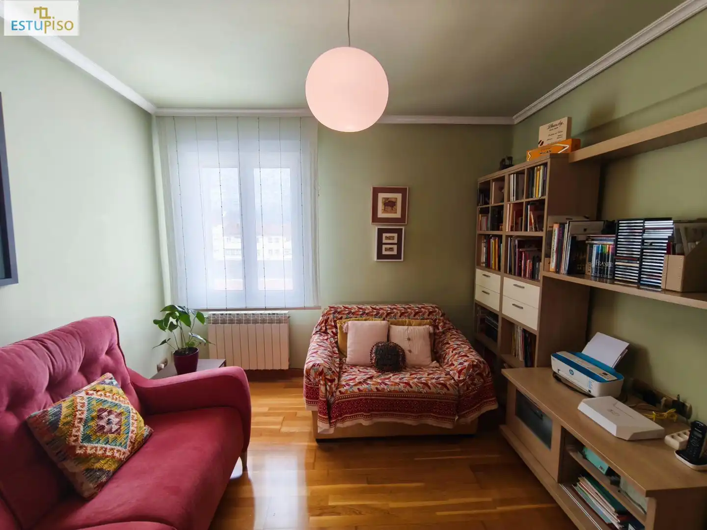Living room of Flat for sale in Vitoria - Gasteiz  with Heating, Parquet flooring and Furnished