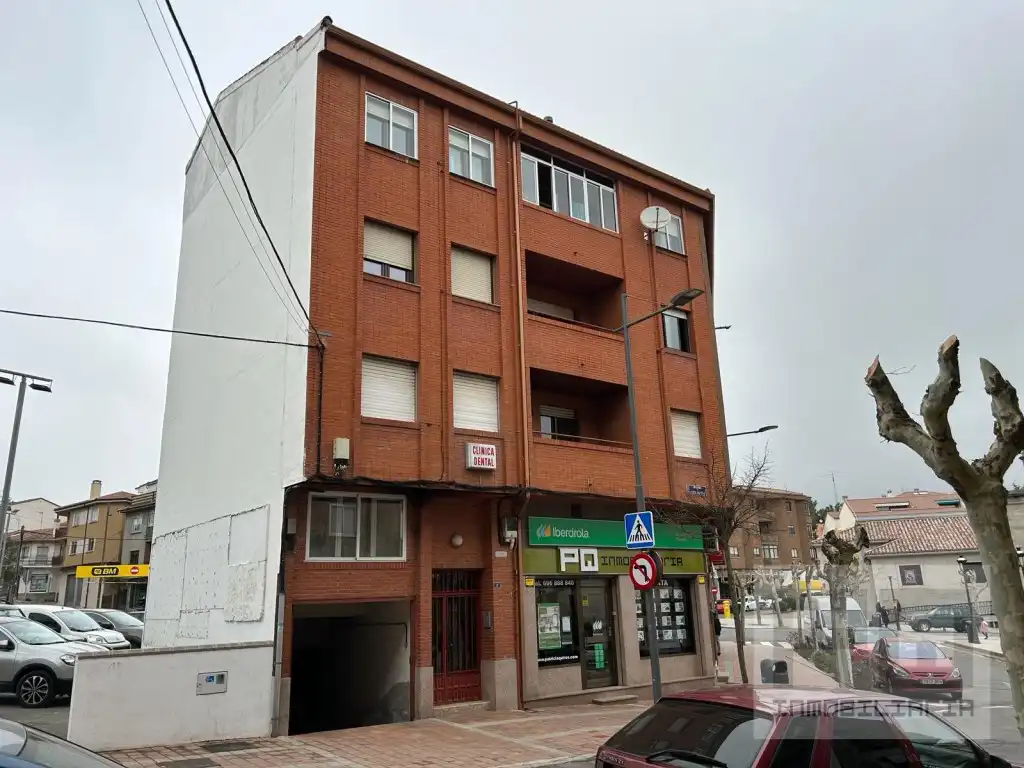 Exterior view of Flat for sale in Las Navas del Marqués , Ávila
