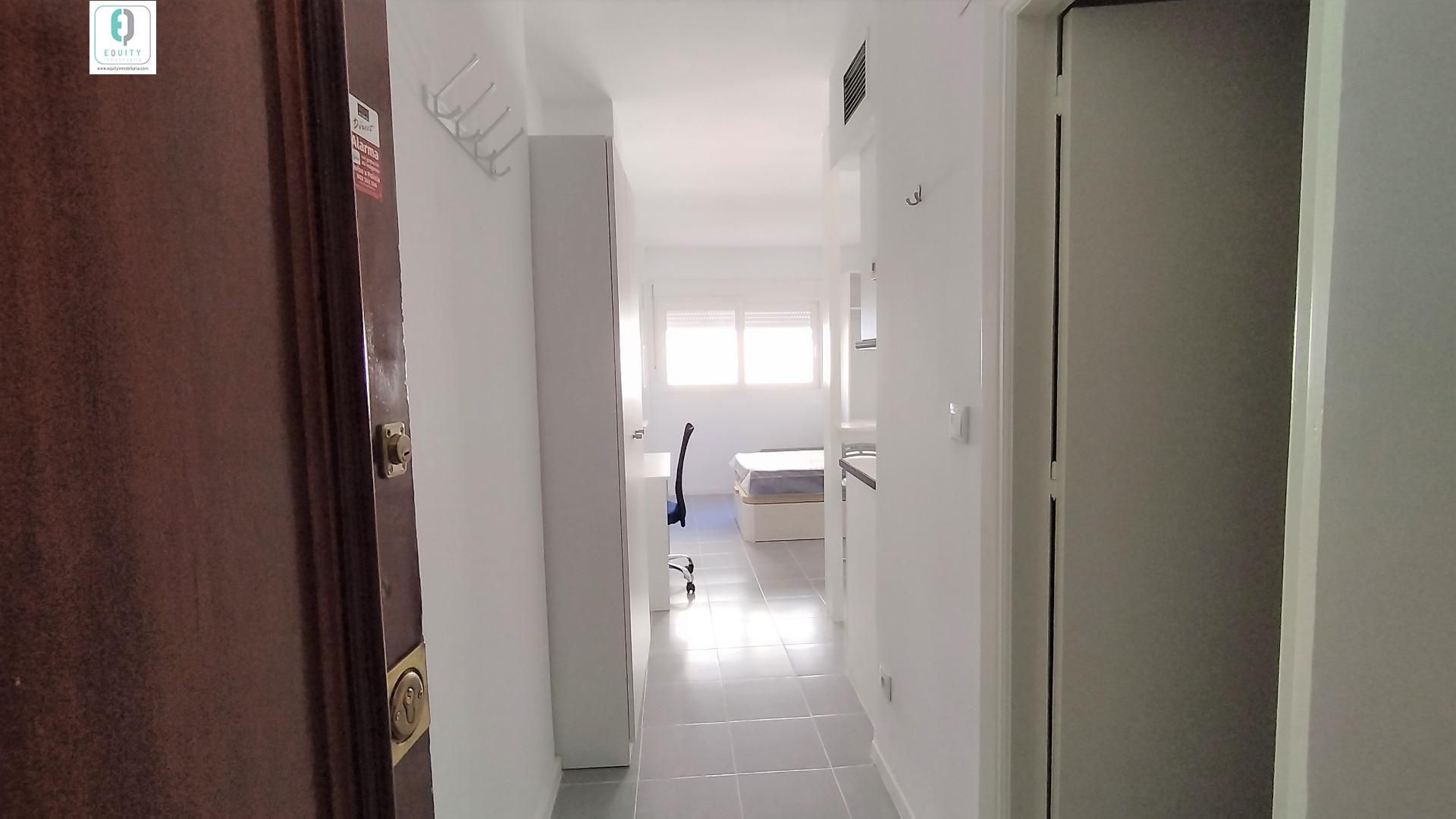 Estudi de lloguer en  Granada Capital amb Calefacció, Jardí privat i Parquet
