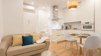 Living room of Flat to rent in  Madrid Capital  with Air Conditioner, Heating and Furnished